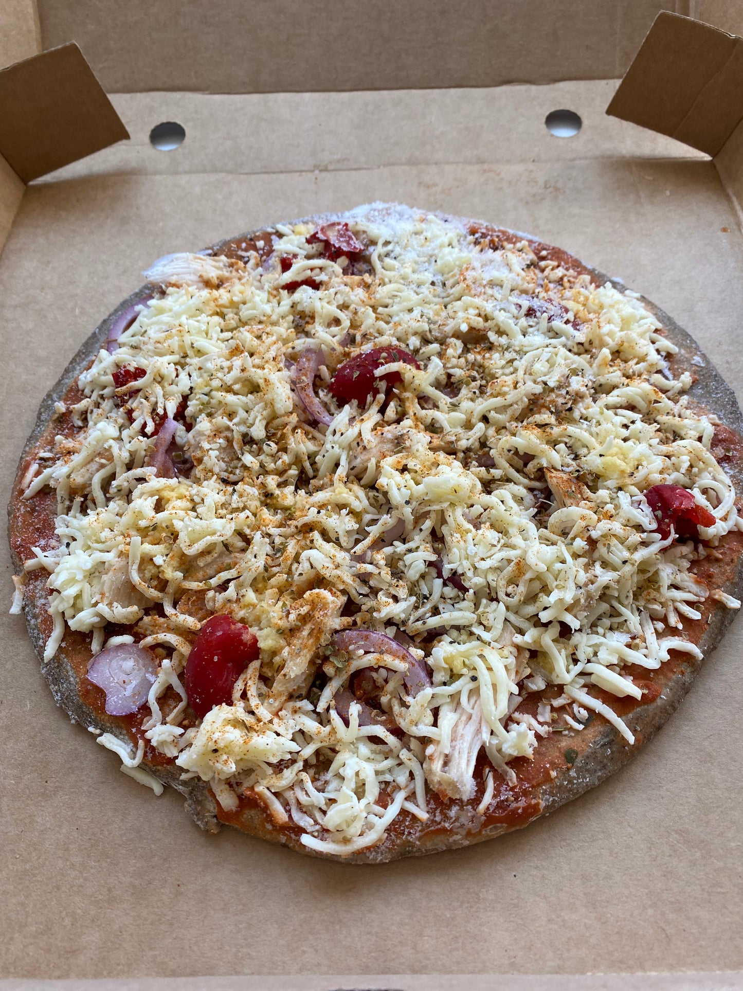 Pollo Picante72g of Protein.(Chicken protein pizza with cricket base).