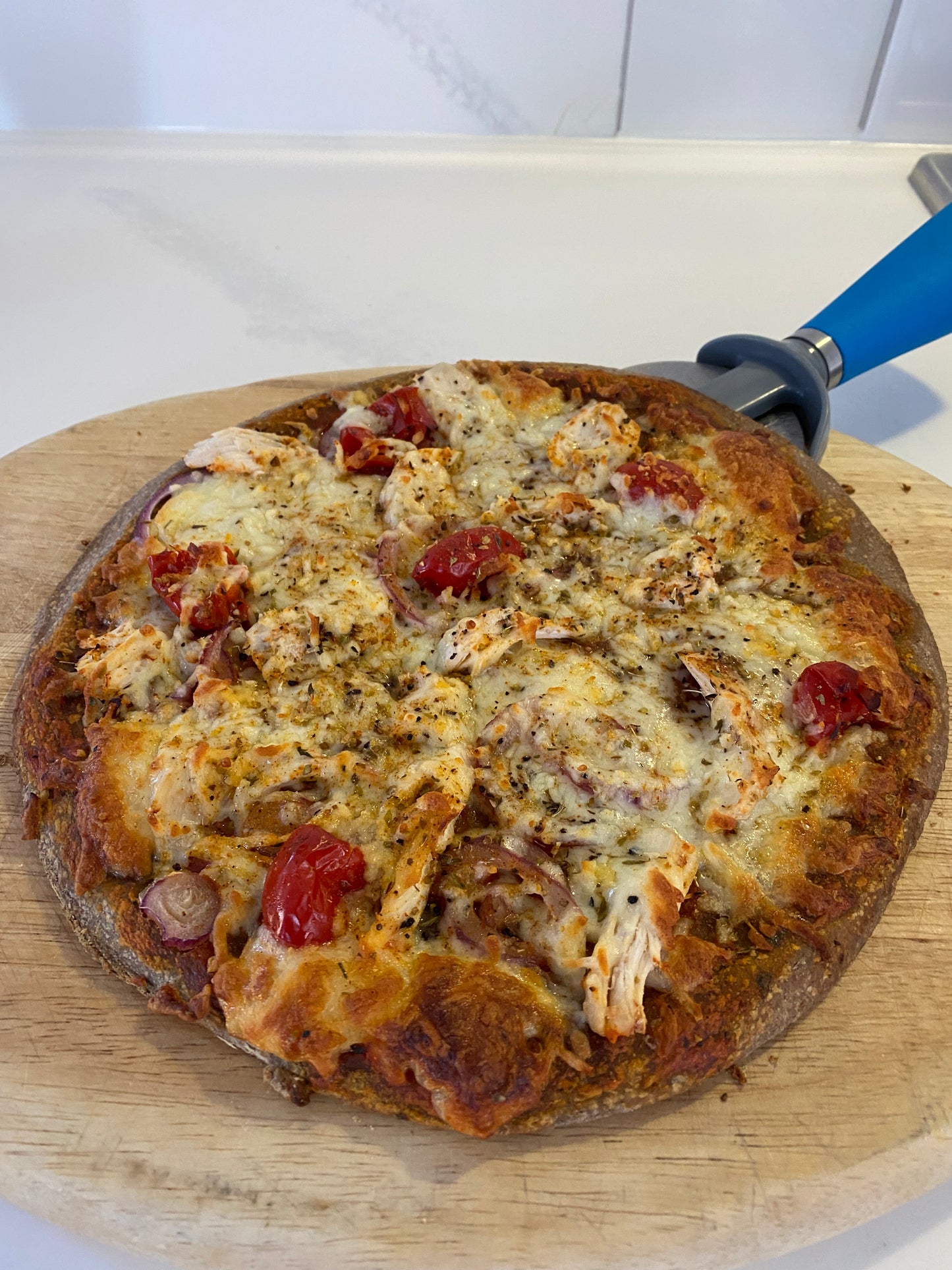 Pollo Picante72g of Protein.(Chicken protein pizza with cricket base).